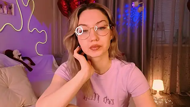 lusciousslily online show from February 26, 2026, 1:38 am