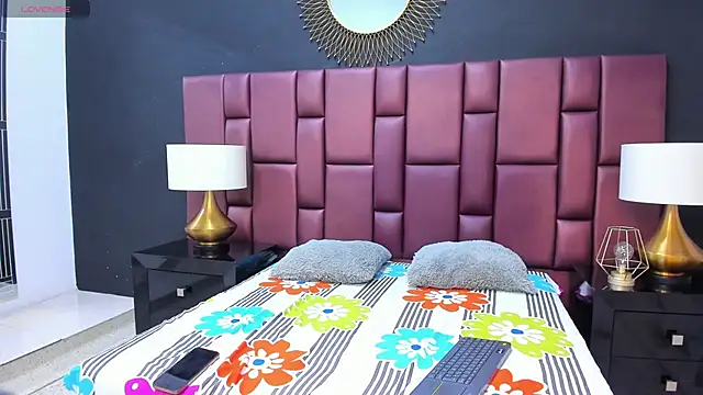 Snapshot of LauraRoot chatting on March 2, 2026, 7:54 pm LauraRoot online show from March 2, 2026, 7:54 pm