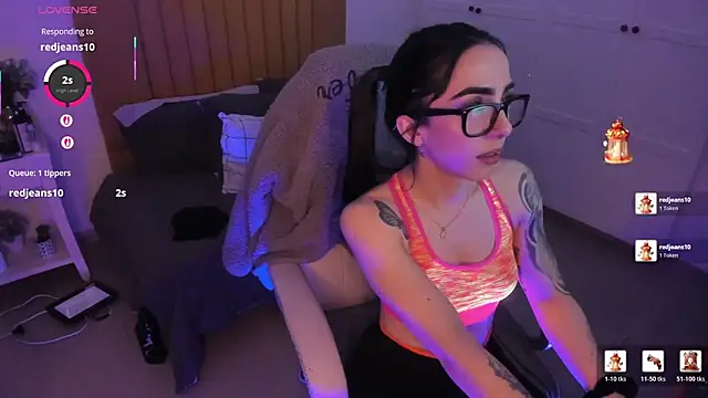 Luna tagliaferri online show from April 19, 2026, 7:27 pm