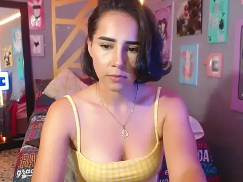 Snapshot of Evelyn_lovers_ chatting on March 25, 2026, 11:36 pm Evelyn lovers online show from March 25, 2026, 11:36 pm