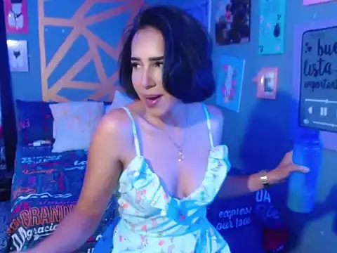 Snapshot of Evelyn_lovers_ chatting on March 25, 2026, 12:33 am Evelyn lovers online show from March 25, 2026, 12:33 am