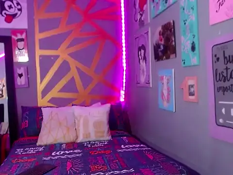 Snapshot of Evelyn_lovers_ chatting on March 17, 2026, 11:30 pm Evelyn lovers online show from March 17, 2026, 11:30 pm