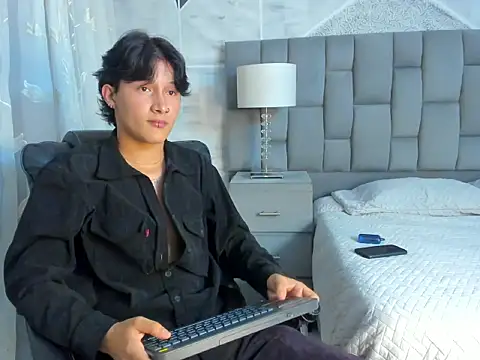 SalvatoreBenford online show from February 3, 2026, 5:16 am