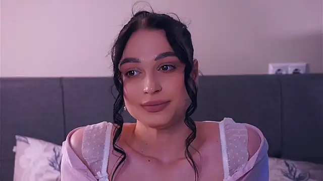 ZofiaSoshnik online show from April 20, 2026, 7:44 am