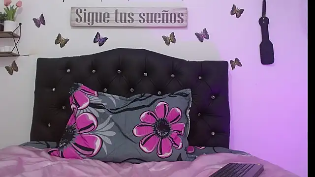 Coral Villalobos online show from February 11, 2026, 6:41 pm