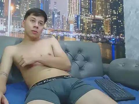 santiago xxxcol online show from February 28, 2026, 11:26 pm