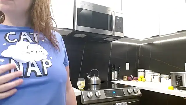 HazelSkyesChat online show from February 20, 2026, 5:04 pm