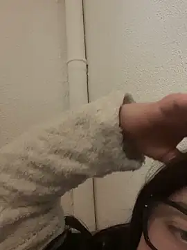 louveee6 online show from February 10, 2026, 7:24 pm