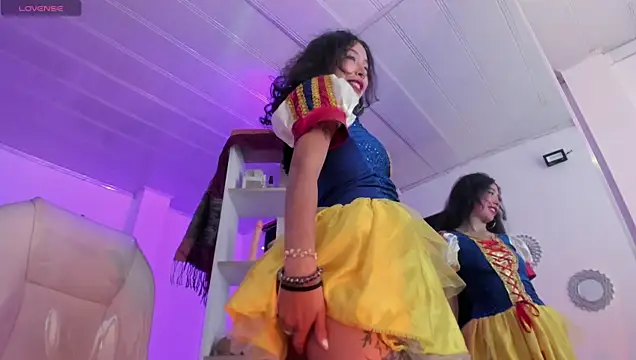 Miniadelf online show from April 19, 2026, 8:11 pm