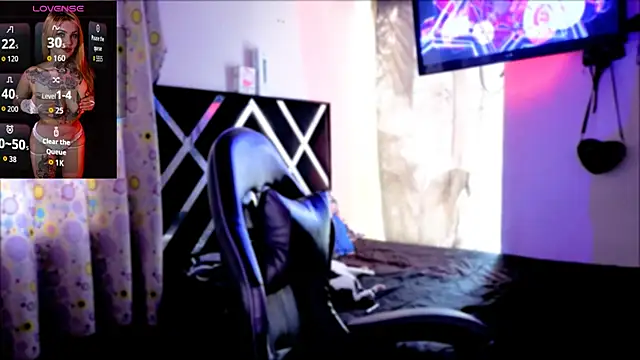 Zoeee 001 online show from February 10, 2026, 9:25 pm