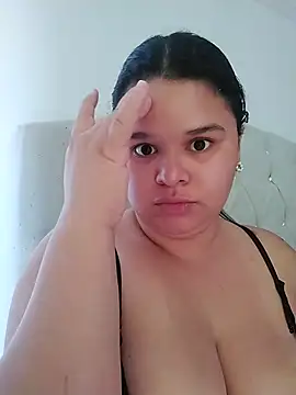 SamanthaStonee online show from February 5, 2026, 8:37 pm