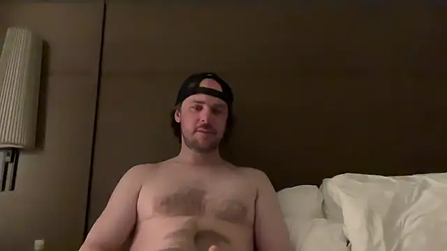 Snapshot of mr_mrs_glitter chatting on March 9, 2026, 4:49 am mr mrs glitter online show from March 9, 2026, 4:49 am