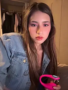 Snapshot of romyamo chatting on May 17, 2026, 8:58 am romyamo online show from May 17, 2026, 8:58 am