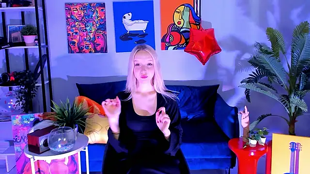 MaoqiBeverly online show from March 12, 2026, 8:18 am