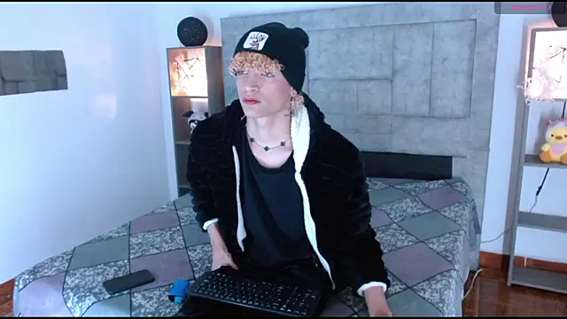 lucke collins22 online show from February 5, 2026, 6:20 am