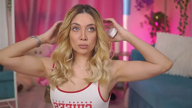 NadyaBlue online show from February 9, 2026, 10:35 am