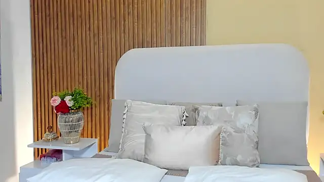 CristalMayson online show from March 30, 2026, 11:39 pm