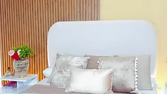 CristalMayson online show from March 28, 2026, 12:22 am