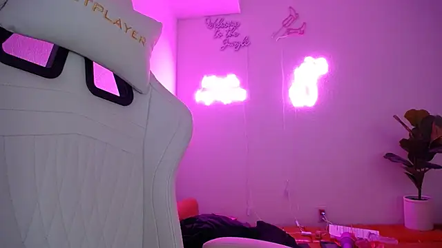 groovynights online show from March 8, 2025, 4:17 pm