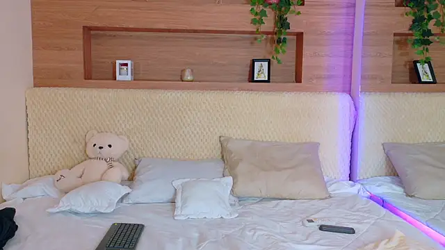 VioletBloomm online show from February 17, 2026, 11:29 am