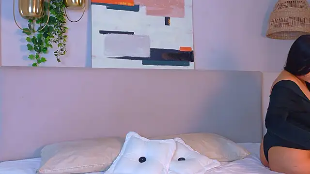 VioletBloomm online show from February 3, 2026, 11:59 am