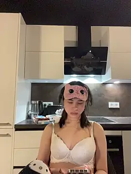 Just-Lilly online show from March 26, 2026, 5:39 am