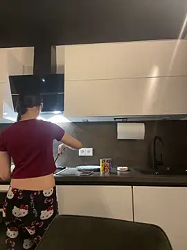 Just-Lilly online show from April 18, 2026, 7:07 pm