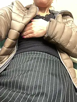 missgirl88 online show from March 12, 2026, 1:04 pm