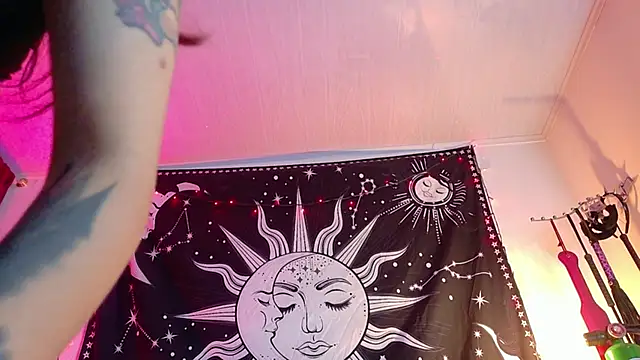 MadLustt online show from March 7, 2026, 6:42 am