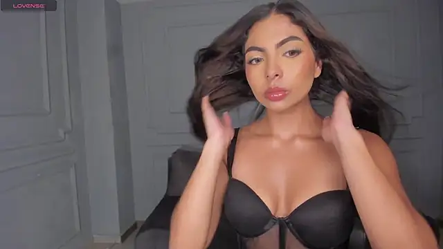 Snapshot of OrianaFontaine chatting on March 3, 2026, 7:54 pm OrianaFontaine online show from March 3, 2026, 7:54 pm