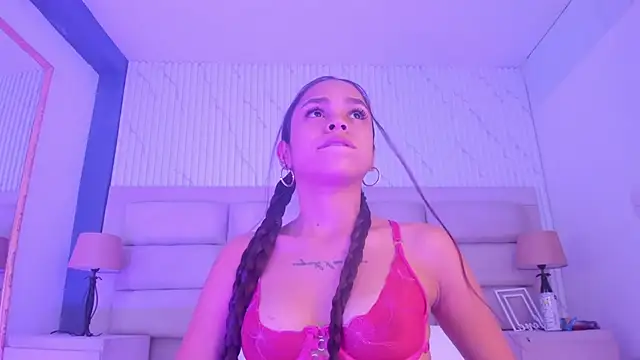 Snapshot of CarolineFyre chatting on February 22, 2026, 5:10 am CarolineFyre online show from February 22, 2026, 5:10 am