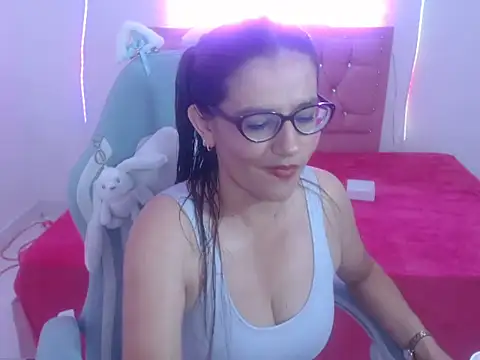 snowhot-69 online show from February 9, 2026, 12:08 am