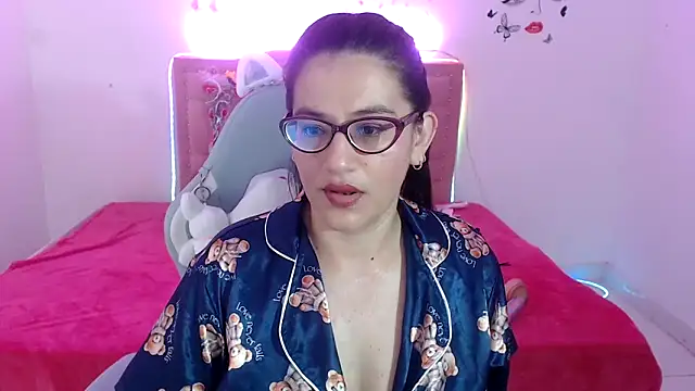 Snapshot of snowhot-69 chatting on May 12, 2026, 9:04 am snowhot-69 online show from May 12, 2026, 9:04 am