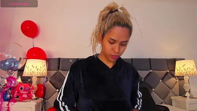 Snapshot of _Giorgiina_ chatting on February 14, 2026, 12:27 pm Giorgiina online show from February 14, 2026, 12:27 pm