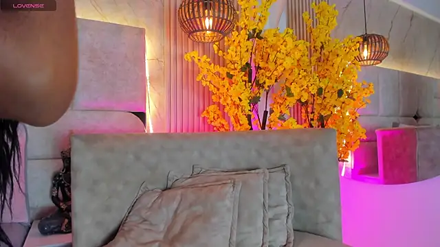 EmmaLovve online show from April 16, 2026, 3:18 am