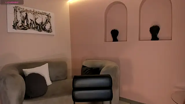 LucieMartin online show from April 10, 2026, 7:32 pm