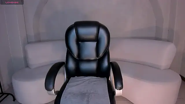 IsabellaMorettiX online show from March 13, 2026, 4:06 am