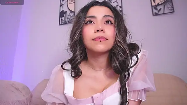 loveegirll1 online show from April 15, 2026, 5:13 am