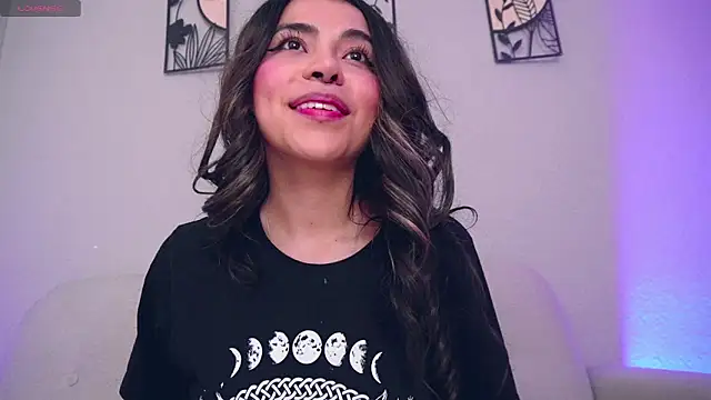 loveegirll1 online show from February 27, 2026, 3:51 am