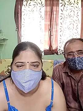 HoneyHush online show from February 5, 2026, 7:15 am