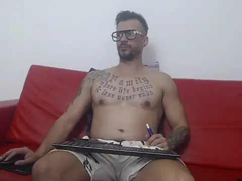 Snapshot of RyanxCole chatting on April 22, 2026, 10:11 am RyanxCole online show from April 22, 2026, 10:11 am