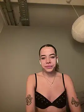 JulietSugar online show from February 21, 2026, 9:39 pm