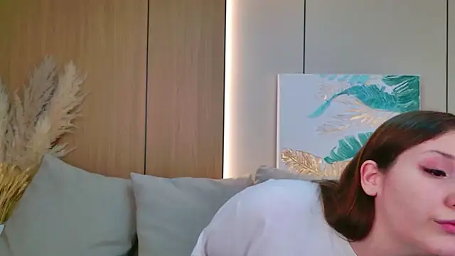 Anora Mills online show from March 31, 2026, 5:53 am