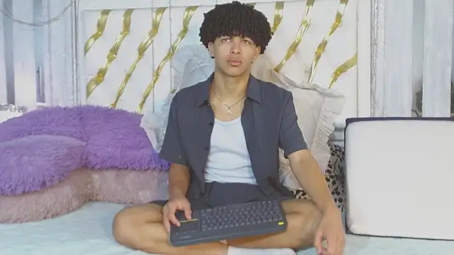 ian smith  online show from April 18, 2026, 12:18 pm