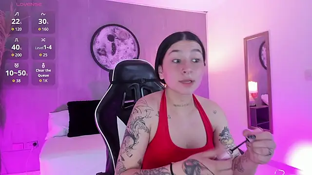 charlottee27  online show from June 3, 2026, 2:01 am