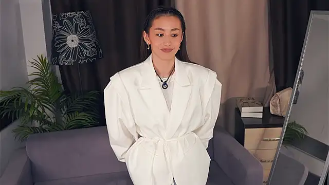 DeliaPesta online show from February 2, 2026, 4:28 pm