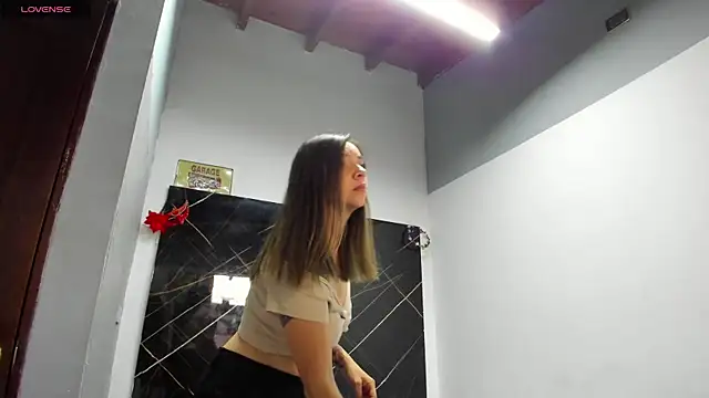 Ana-Spencer online show from April 4, 2026, 1:06 pm