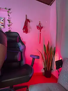 kenia thompsom01 online show from April 17, 2026, 11:40 pm