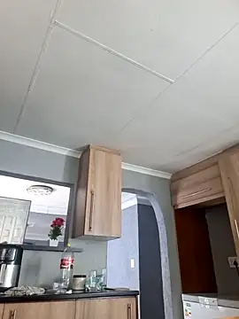 ElowenVale online show from March 13, 2026, 9:03 am