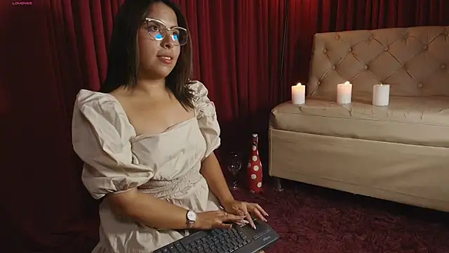 Sharlotte  1 online show from June 3, 2026, 11:44 am